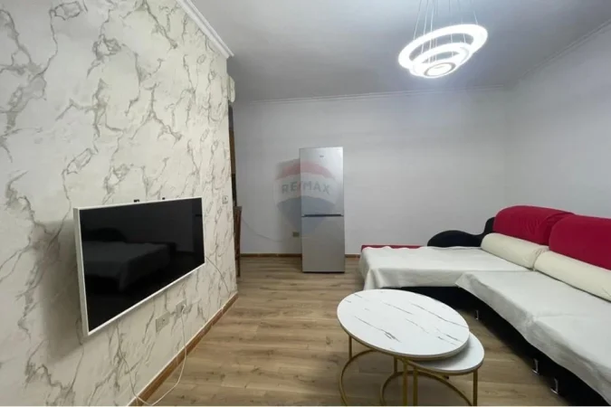 Tirane, jepet me qera apartament 1+1 Kati 6, 60 m² 650 € (Komuna e Parisit)