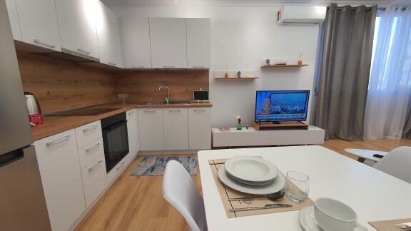 Tirane, jepet me qera 1+1 Kati 7, 57 m² 650 € (Rr.Dritan Hoxha)