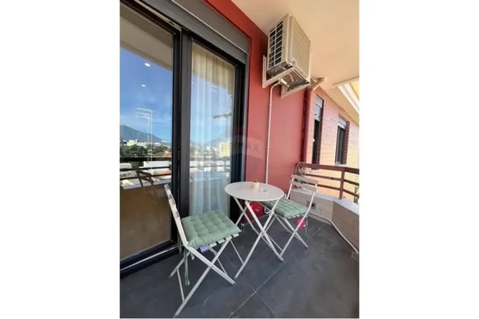 Tirane, jepet me qera garsonier , 40 m² 550 € (Rruga e Kavajës,)