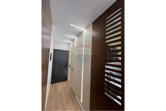 Tirane, jepet me qera garsonier , 40 m² 550 € (Rruga e Kavajës,)