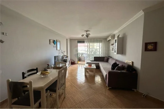 Tirane, jepet me qera apartament 2+1 Kati 3, 100 m² 700 € (Rruga Skender Luarasi - Komuna e Parisit)