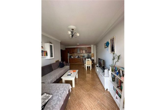 Tirane, jepet me qera apartament 2+1 Kati 3, 100 m² 700 € (Rruga Skender Luarasi - Komuna e Parisit)