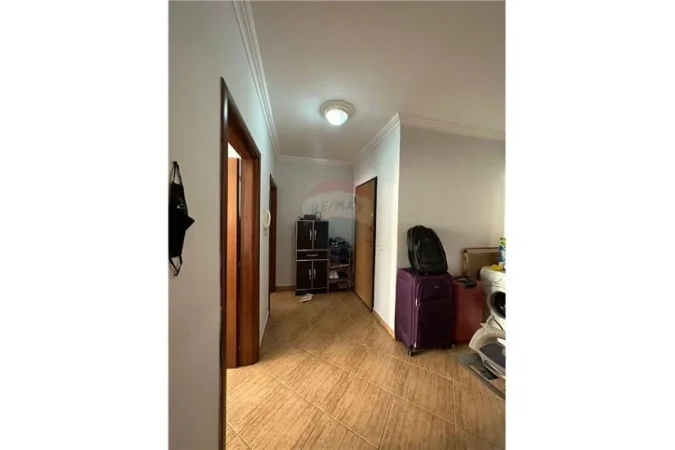Tirane, jepet me qera apartament 2+1 Kati 3, 100 m² 700 € (Rruga Skender Luarasi - Komuna e Parisit)