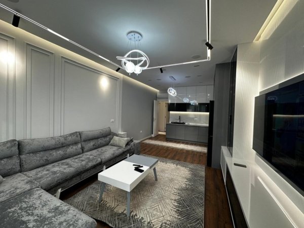 Tirane, jepet me qera apartament 2+1+Ballkon Kati 4, 140 m² 1.000 € (Farmacia nr10)