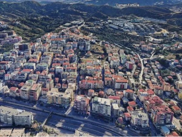 Tirane, shes ambjent biznesi Kati 4, 900 m² (Rruga Rrapo Hekali Tirana, Albania)