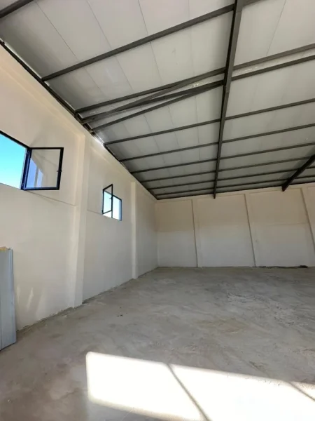 Tirane, jepet me qera magazine Kati 0, 800 m² 2.000 € (Vaqarr)