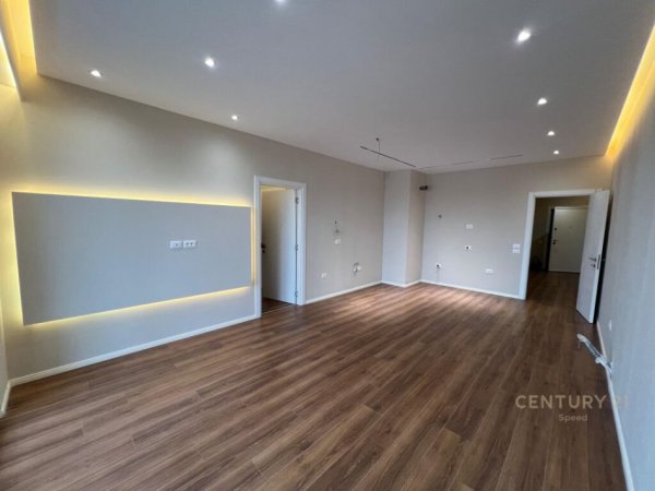 Tirane, jepet me qera apartament 2+1+Aneks+Ballkon Kati 5, 114 m² 600 € (ARLIS ,Farmacia 10)