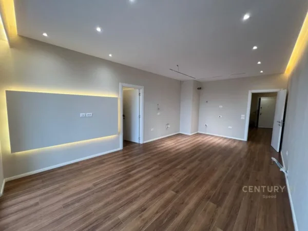 Tirane, jepet me qera apartament 2+1+Aneks+Ballkon Kati 5, 114 m² 600 € (ARLIS ,Farmacia 10)