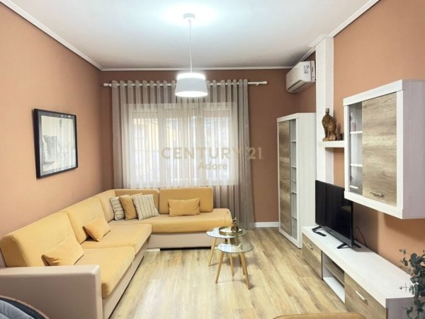 Tirane, jepet me qera apartament 2+1+Aneks+Ballkon Kati 5, 85 m² 700 € (KOPSHTI ZOOLOGJIK)