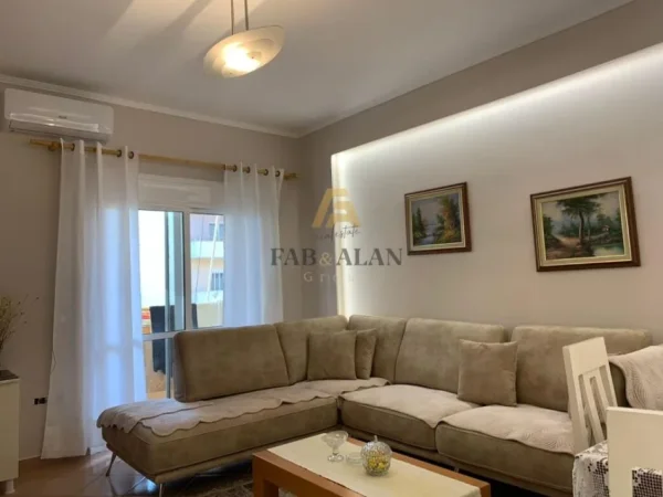 Vlore - Lungomare - Uji i Ftohte, shitet apartament 1+1 Kati 5, 74 m² 190.000 € (Lungomare Vlore)