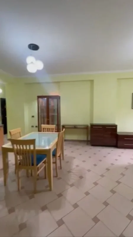 Tirane, jepet me qera apartament 1+1+Aneks+Ballkon Kati 2, 74 m² 650 € (Rruga Mihal Duri)