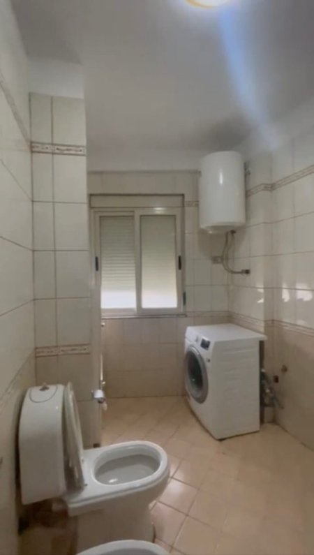 Tirane, jepet me qera apartament 1+1+Aneks+Ballkon Kati 2, 74 m² 650 € (Rruga Mihal Duri)