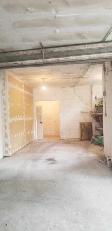 Tirane, shitet dyqan , 342 m² 260.000 € (Rruga Myslym Keta)