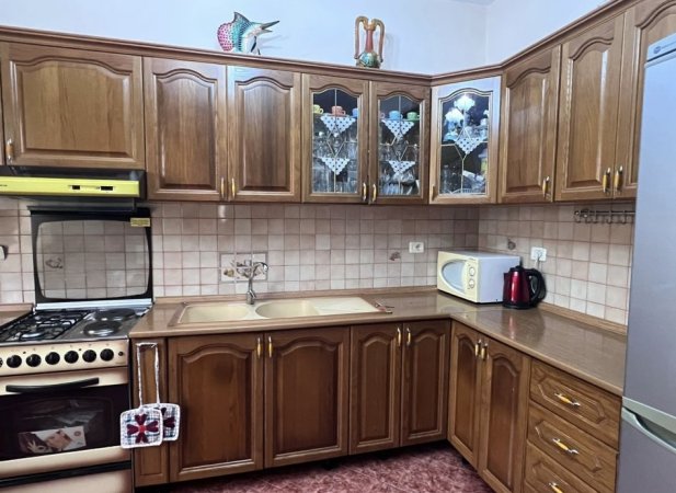 Tirane, jap me qera apartament 2+1 , 500 € 