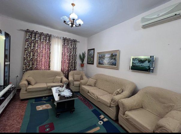 Tirane, jap me qera apartament 2+1 , 500 € 