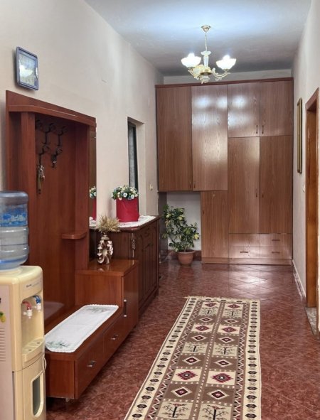 Tirane, jap me qera apartament 2+1 , 500 € 