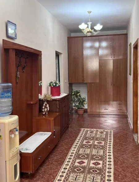 Tirane, jap me qera apartament 2+1 , 500 € 