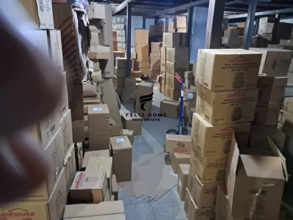 Tirane, jepet me qera magazine Kati 0, 1.000 m² 4.000 € (DON BOSKO)