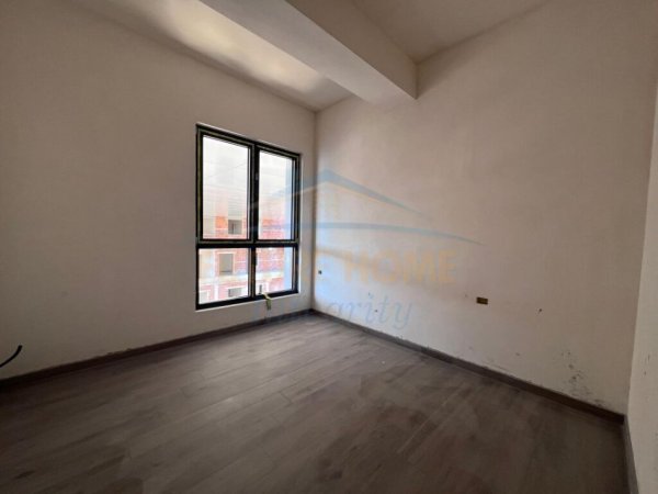 Tirane, shitet apartament 3+1+2 Kati 3, 140 m² 350.000 € (Rruga e Kavajes, Square 21)