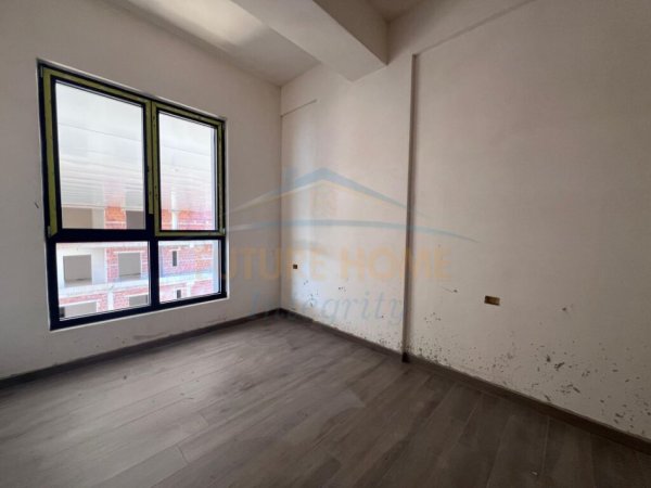 Tirane, shitet apartament 3+1+2 Kati 3, 140 m² 350.000 € (Rruga e Kavajes, Square 21)