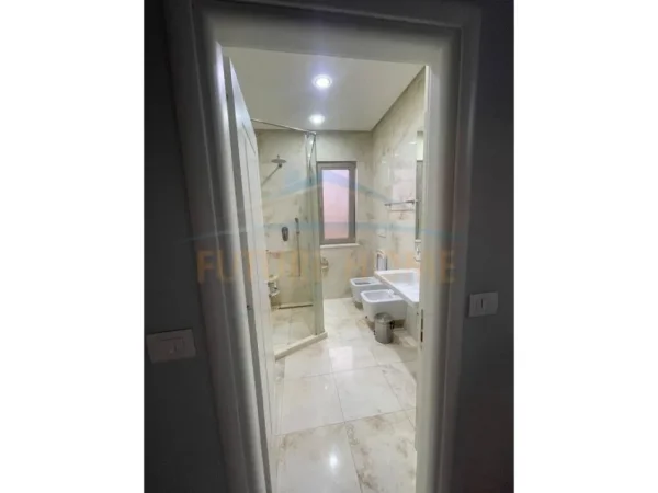 Tirane, jepet me qera apartament 3+1+Ballkon Kati 2, 124 m² 900 € (Rruga Todi Shkurti)