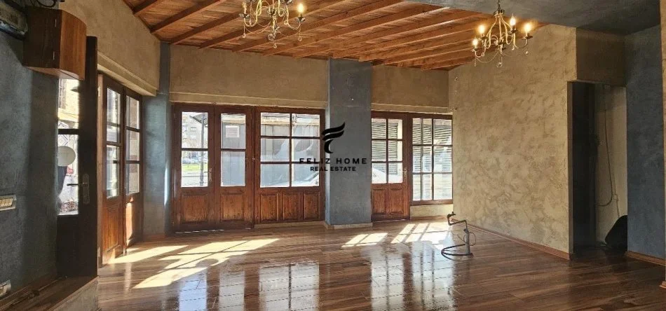 Korce, shitet dyqan Kati 2, 84 m² 220.000 € (KORCE)