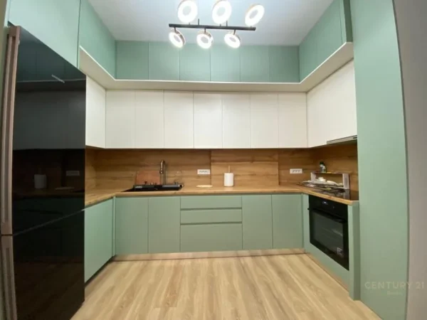 Tirane, jap me qera apartament 2+1+Aneks+Ballkon Kati 4, 96 m² 720 € (Stacioni Trenit)