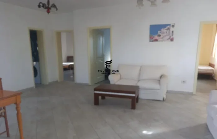 Tirane, jepet me qera apartament 3+1 Kati 2, 120 m² 500 € (TREGU ELEKTRIK)