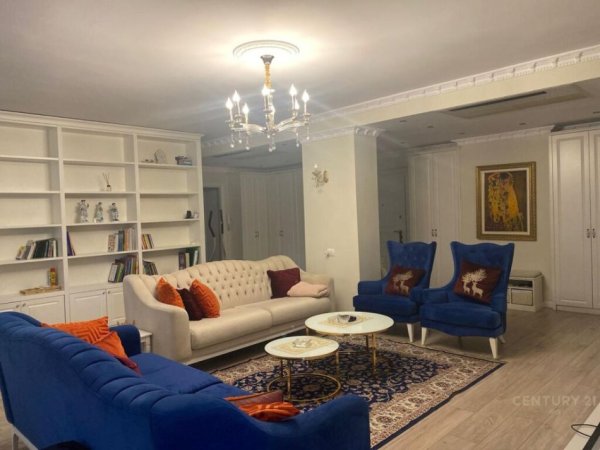 Tirane, jepet me qera apartament 4+1+Aneks+Ballkon Kati 4, 216 m² 2.600 € (Toptani Shopping Center Tirana, Albania)