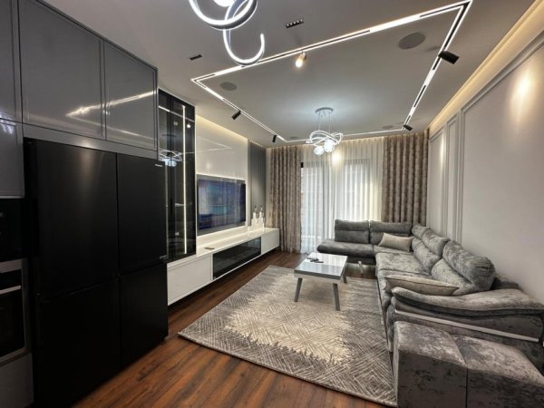 Tirane, jepet me qera apartament 2+1+Aneks+Ballkon Kati 5, 117 m² 1.000 € (Farmacia 10, Kompleksi Arlis)