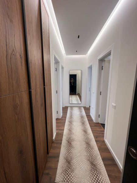 Tirane, jepet me qera apartament 2+1+Aneks+Ballkon Kati 5, 117 m² 1.000 € (Farmacia 10, Kompleksi Arlis)