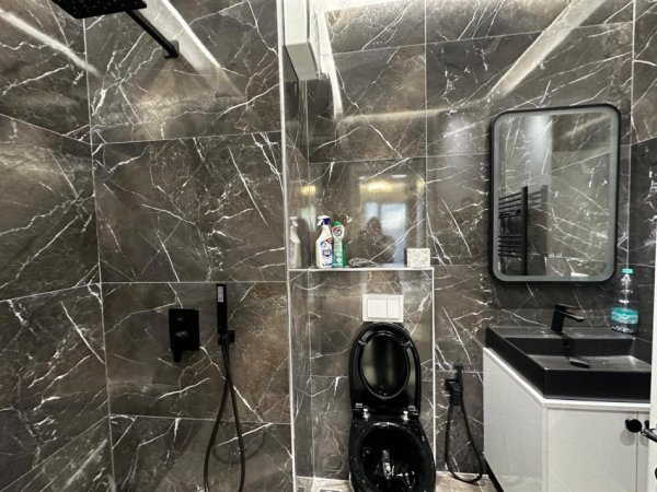 Tirane, jepet me qera apartament 2+1+Aneks+Ballkon Kati 5, 117 m² 1.000 € (Farmacia 10, Kompleksi Arlis)