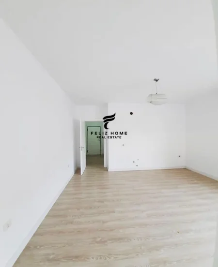 Tirane, jepet me qera apartament 1+1 Kati 4, 69 m² 550 € (QENDER)