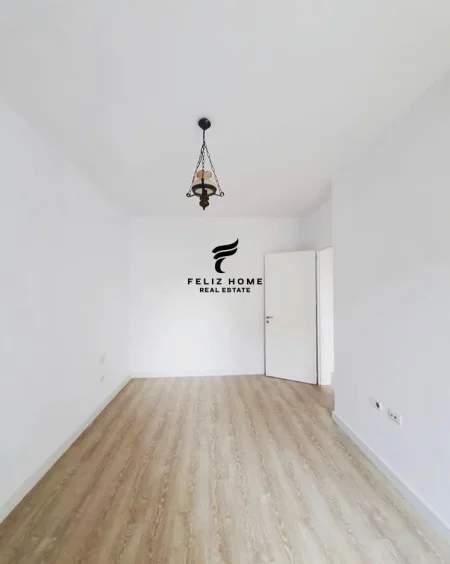 Tirane, jepet me qera apartament 1+1 Kati 4, 69 m² 550 € (QENDER)