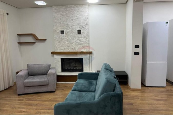 Tirane, jepet me qera Vile 3 Katshe Kati 4, 250 m² 1.800 € (TEG)