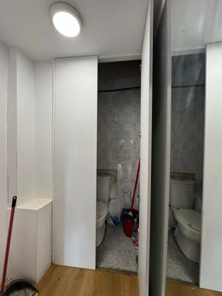 Ambient Biznesi për Qira , Buze Rrugës Kryesore, në Rr. Muhamet Gjollesha!