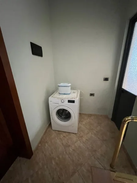 Tirane, jepet me qera Vile Kati 2, 134 m² 700 € (Yzberisht)