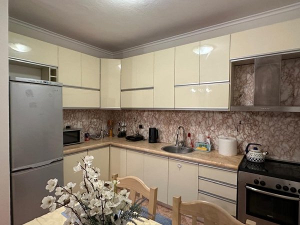 Tirane, jepet me qera apartament 3+1+Ballkon Kati 2, 120 m² 800 € (Shkolla e Baletit, Rruga e Elbasanit)