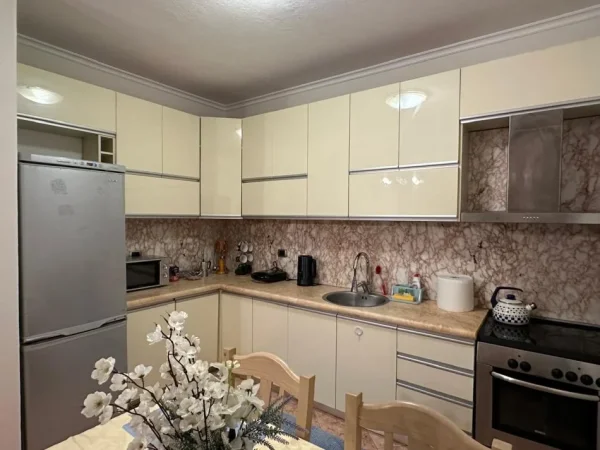 Tirane, jepet me qera apartament 3+1+Ballkon Kati 2, 120 m² 800 € (Shkolla e Baletit, Rruga e Elbasanit)