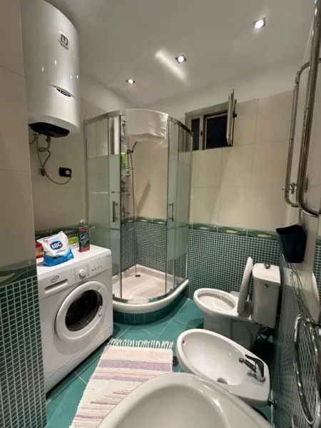 Tirane, jepet me qera apartament 3+1+Ballkon Kati 2, 120 m² 800 € (Shkolla e Baletit, Rruga e Elbasanit)