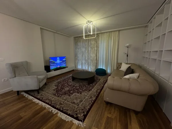 Tirane, jepet me qera apartament 2+1+Ballkon Kati 11, 137 m² 2.500 € (blloku)