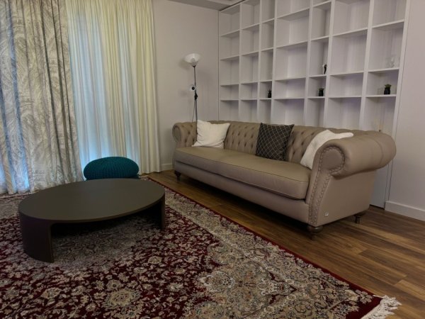 Tirane, jepet me qera apartament 2+1+Ballkon Kati 11, 137 m² 2.500 € (blloku)