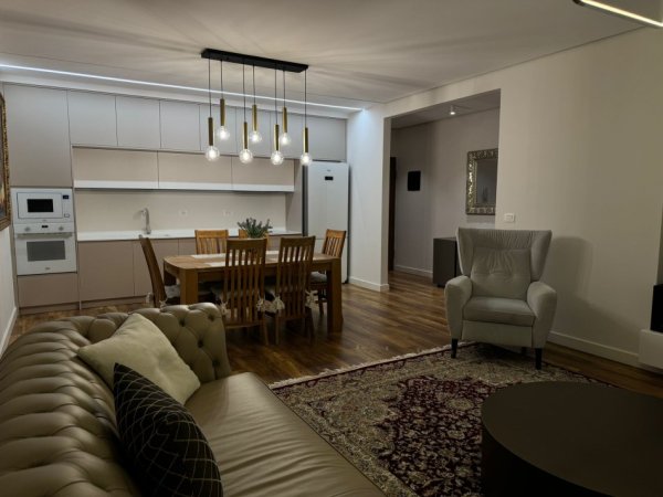 Tirane, jepet me qera apartament 2+1+Ballkon Kati 11, 137 m² 2.500 € (blloku)