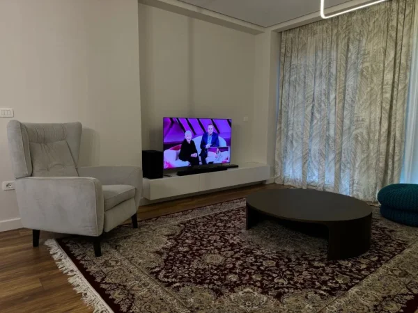 Tirane, jepet me qera apartament 2+1+Ballkon Kati 11, 137 m² 2.500 € (blloku)