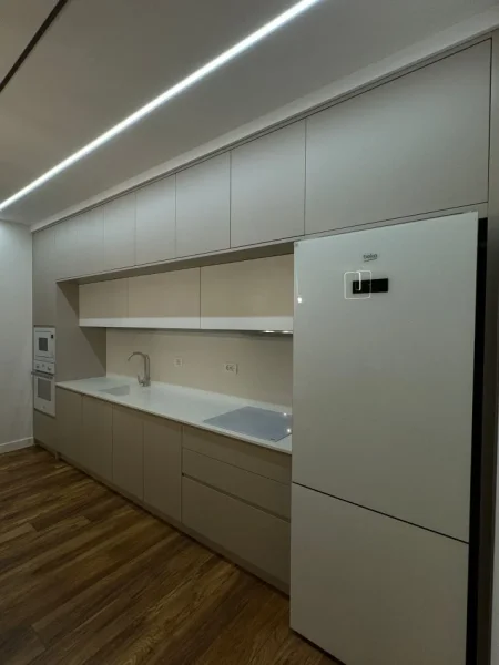 Tirane, jepet me qera apartament 2+1+Ballkon Kati 11, 137 m² 2.500 € (blloku)