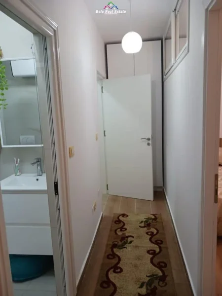Tirane, jepet me qera apartament 2+1 Kati 5, 55 m² 550 € (21 Dhjetori)
