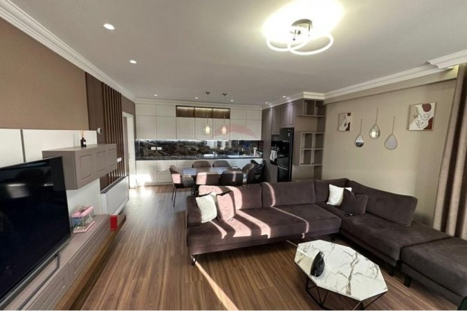 Tirane, jepet me qera apartament 3+1 , (Rezidenca LAKELAND)