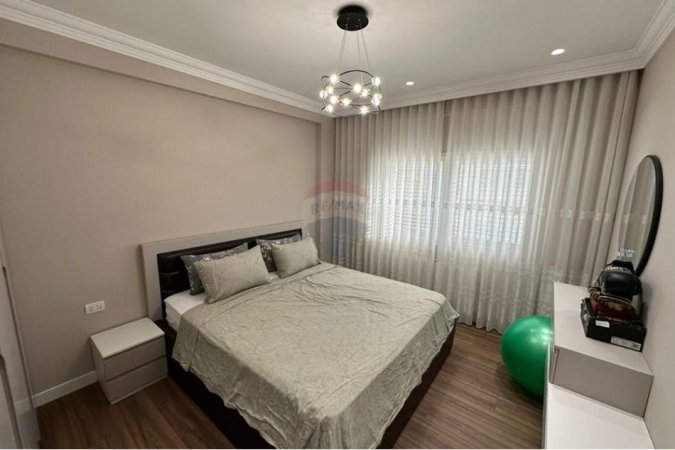 Tirane, jepet me qera apartament 3+1 , (Rezidenca LAKELAND)