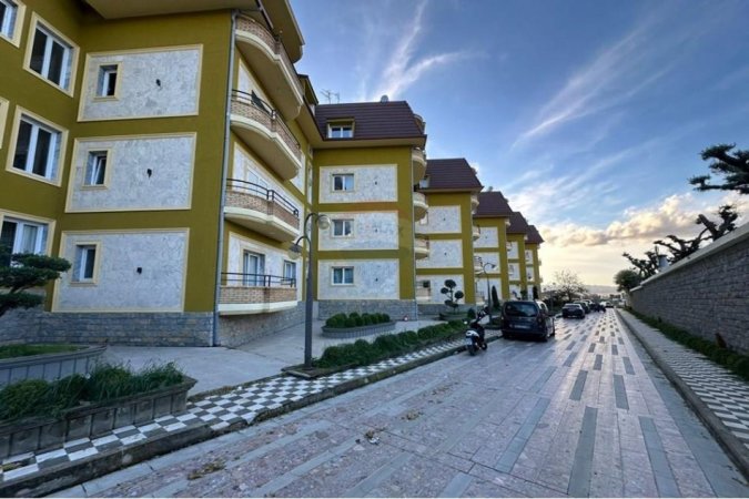 Tirane, jepet me qera apartament 3+1 , (Rezidenca LAKELAND)