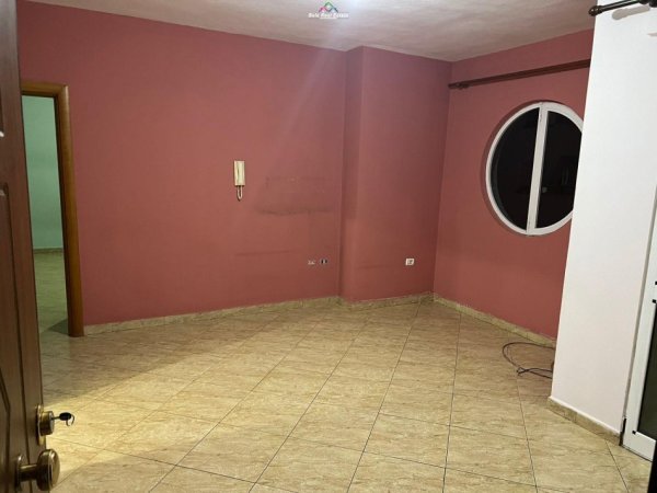 Tirane, jepet me qera apartament 2+1 Kati 6, 100 m² 550 € (Komuna E Parisit)
